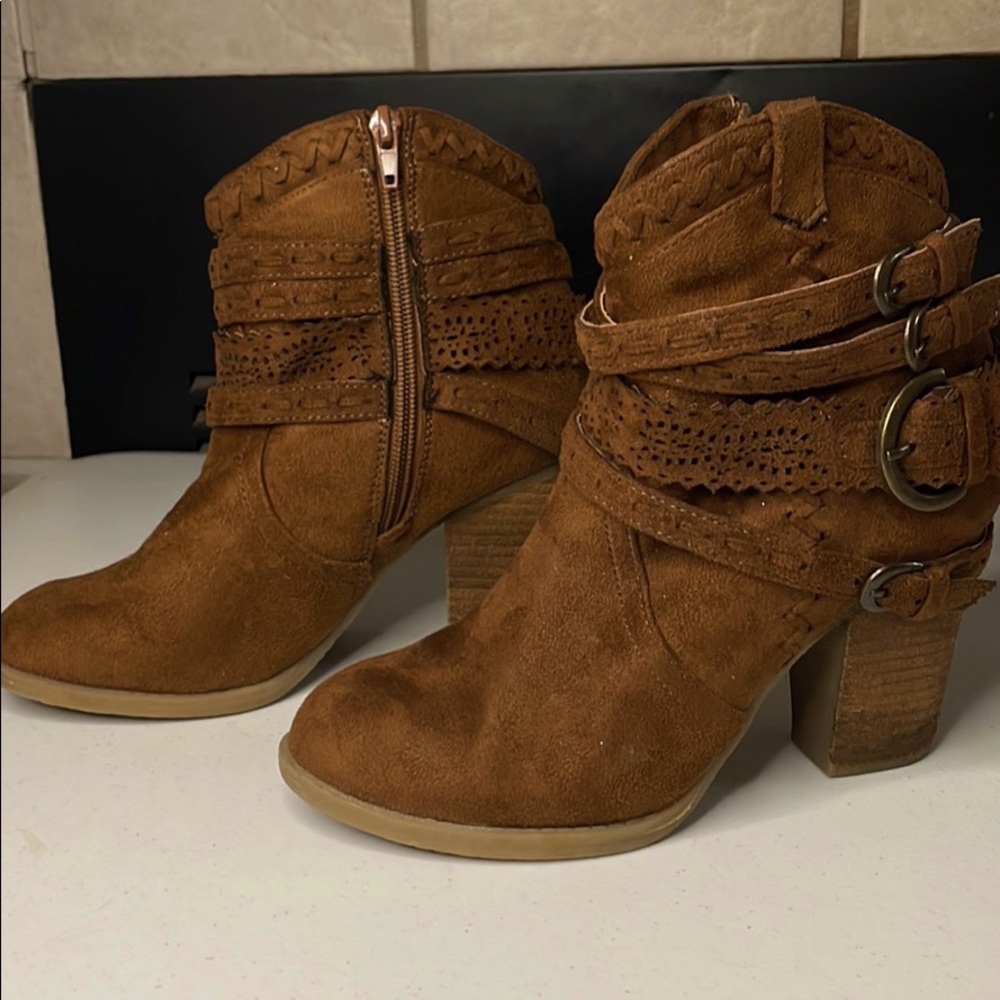 SOLD. Womens Heel Boots “SOLD”